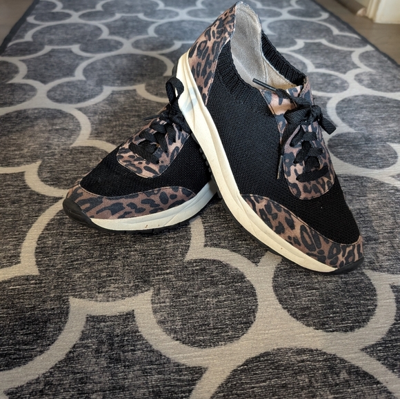 Naturalizer leopard sneakers - Picture 2 of 2